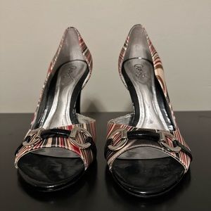 Barely worn heels. Excellent condition.